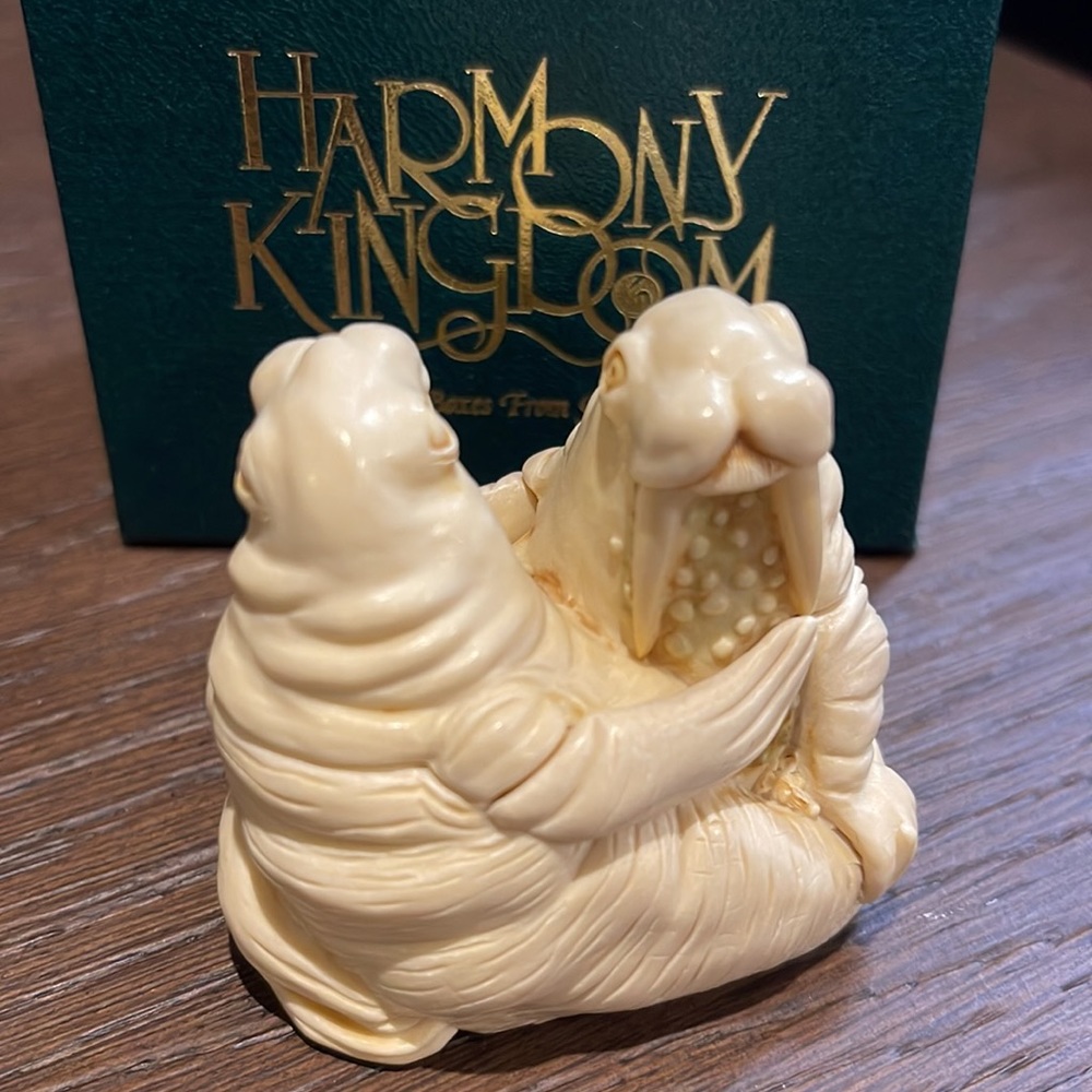 Harmony Kingdom Love Seat Pair Walruses signed by artist